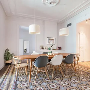 https://6-dormitorios-en-apartamento-modernista-en-el-corazon.topbarcelonahotels.com